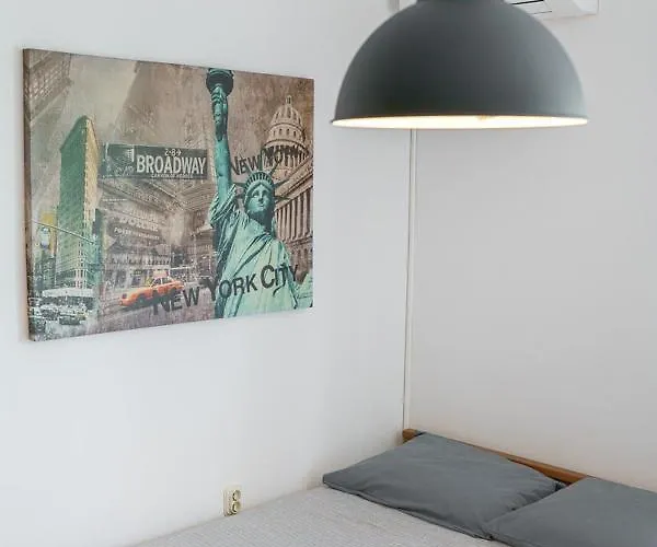 Frida And Gasthuis 3*